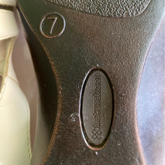 Super Comfortable Cushioned White Naturalizer Velcro-Close Walking Shoes/Sandals - Picture 6 of 10